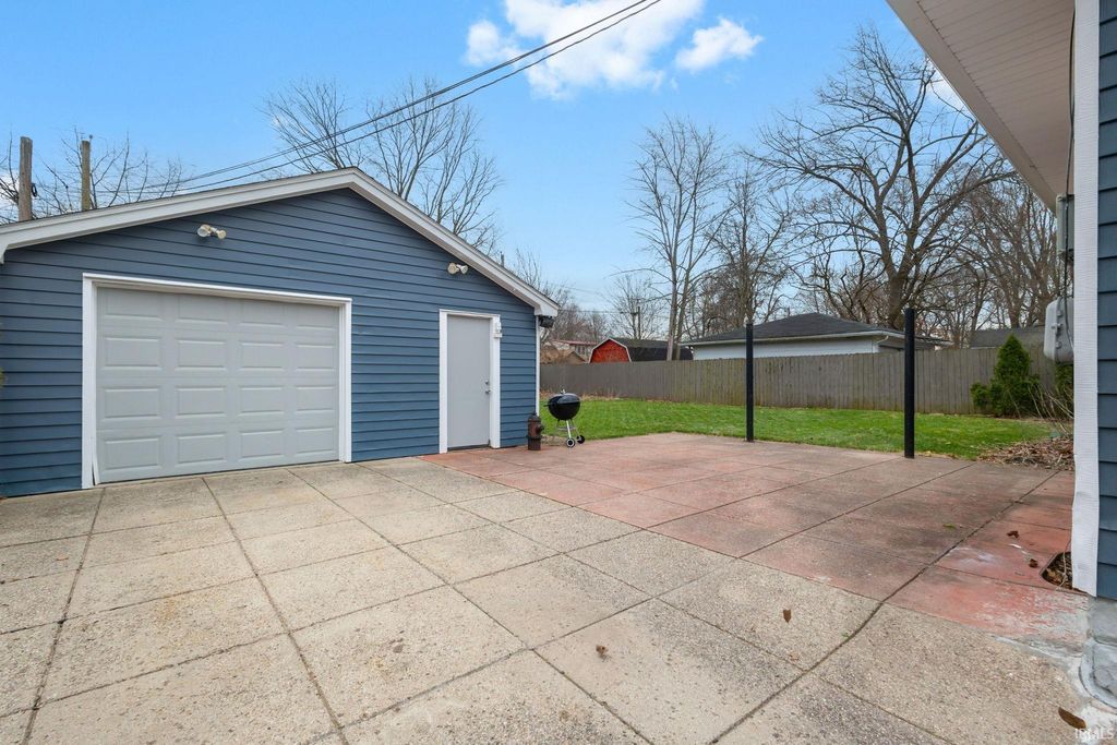 Photo of 208 Alfred St, Elkhart, IN 46516 (MLS # 202608451)