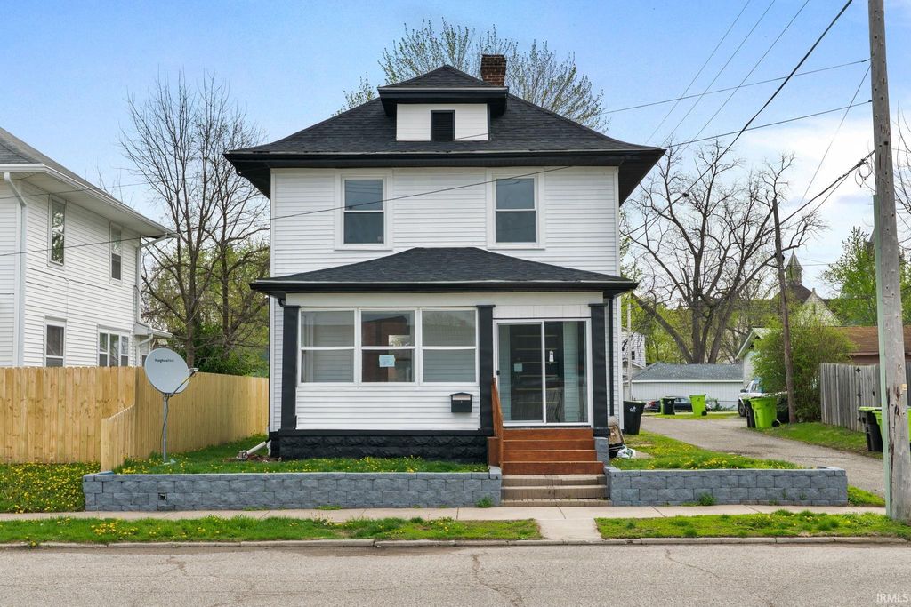 Photo of 314 14th Street, Logansport, IN 46947 (MLS # 202613370)