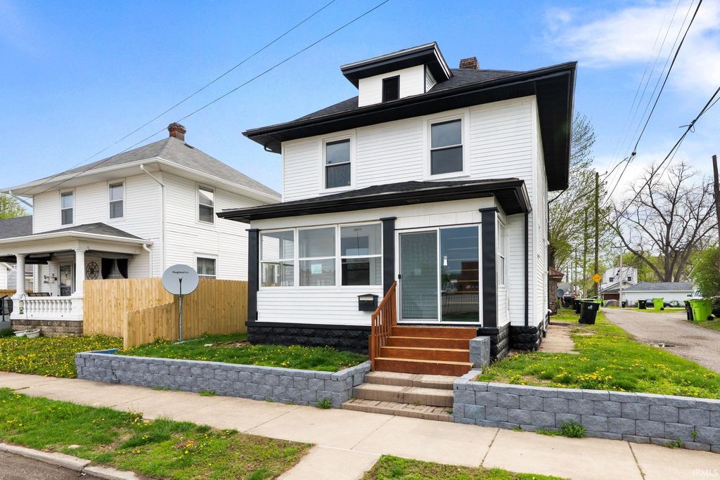 Photo of 314 14th Street, Logansport, IN 46947 (MLS # 202613370)