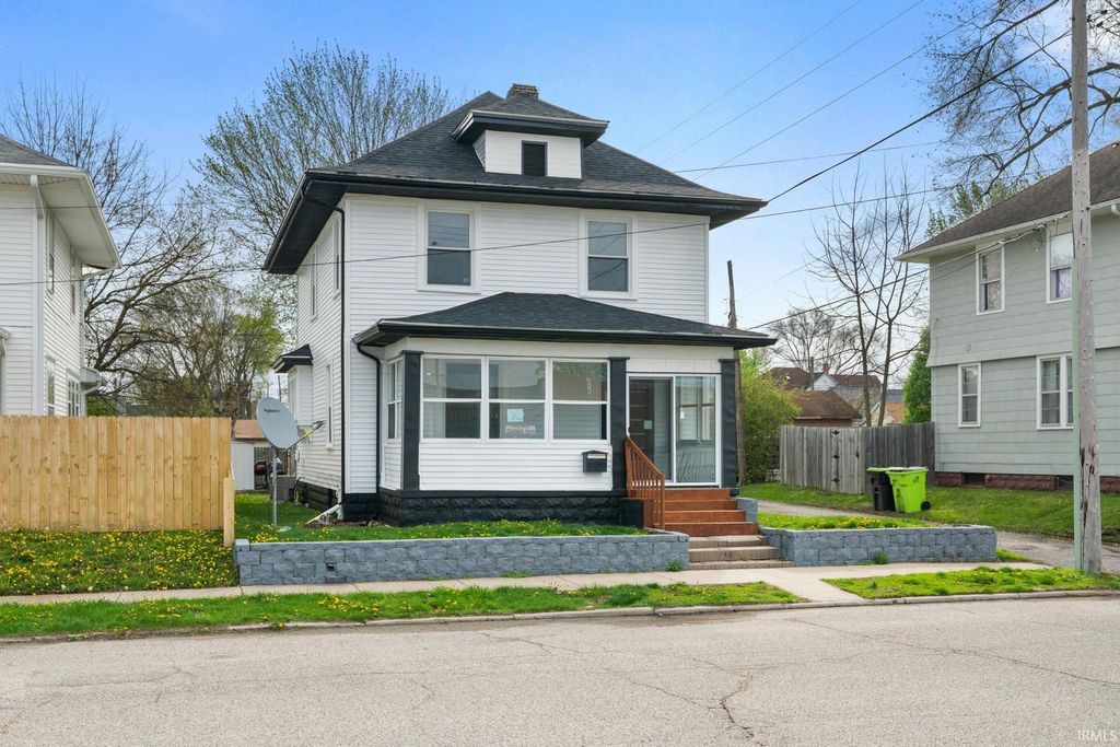 Photo of 314 14th Street, Logansport, IN 46947 (MLS # 202613370)