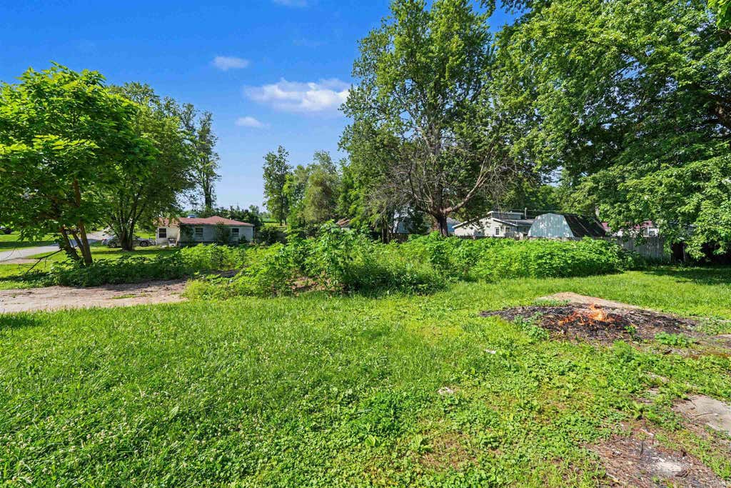 Photo of 724 S April Drive, Cromwell, IN 46732 (MLS # 202625848)