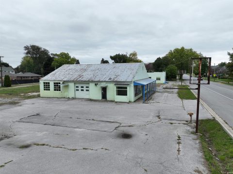 Tiny photo for 706 W Broadway Street, Monticello, IN 47960 (MLS # 202617456)
