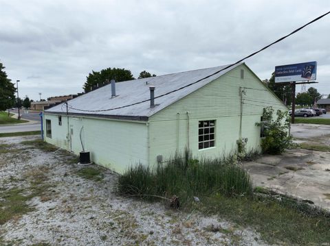 Tiny photo for 706 W Broadway Street, Monticello, IN 47960 (MLS # 202617456)
