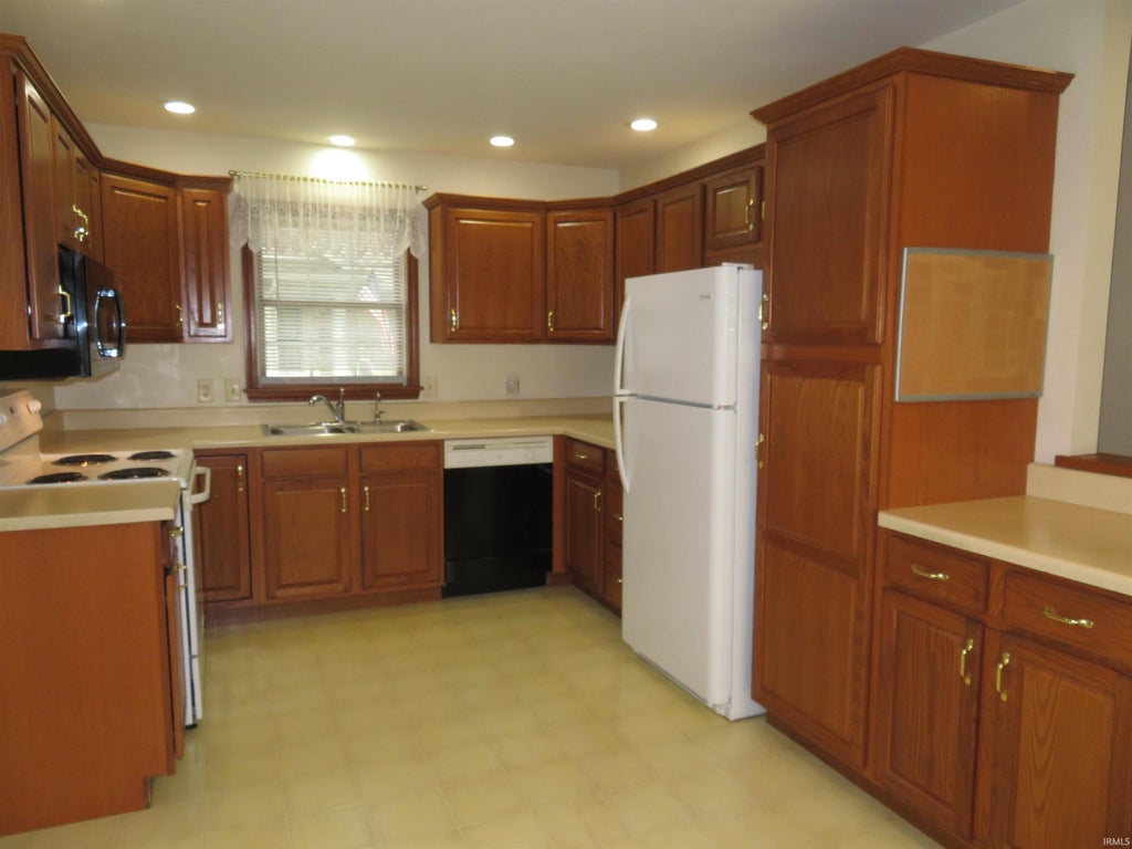 Photo of 1239 Camden Court, Goshen, IN 46526 (MLS # 202628679)