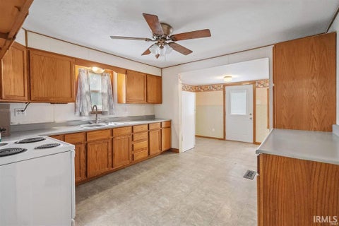 Tiny photo for 915 N Courtland Avenue, Kokomo, IN 46901 (MLS # 202637617)