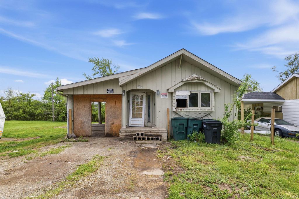 Photo of 1513 E Cromer Avenue, Muncie, IN 47303 (MLS # 202618348)