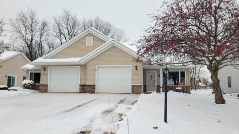 Photo of 2260 Whitetail Run Street, Warsaw, IN 46582 (MLS # 202547798)