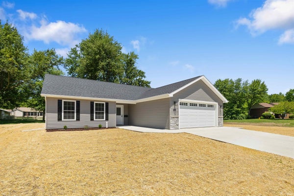 205 S IVY LN, BUTLER, IN 46721 - Image 0978c8fe7e4cde2d37cc201484495cb0/4232642665