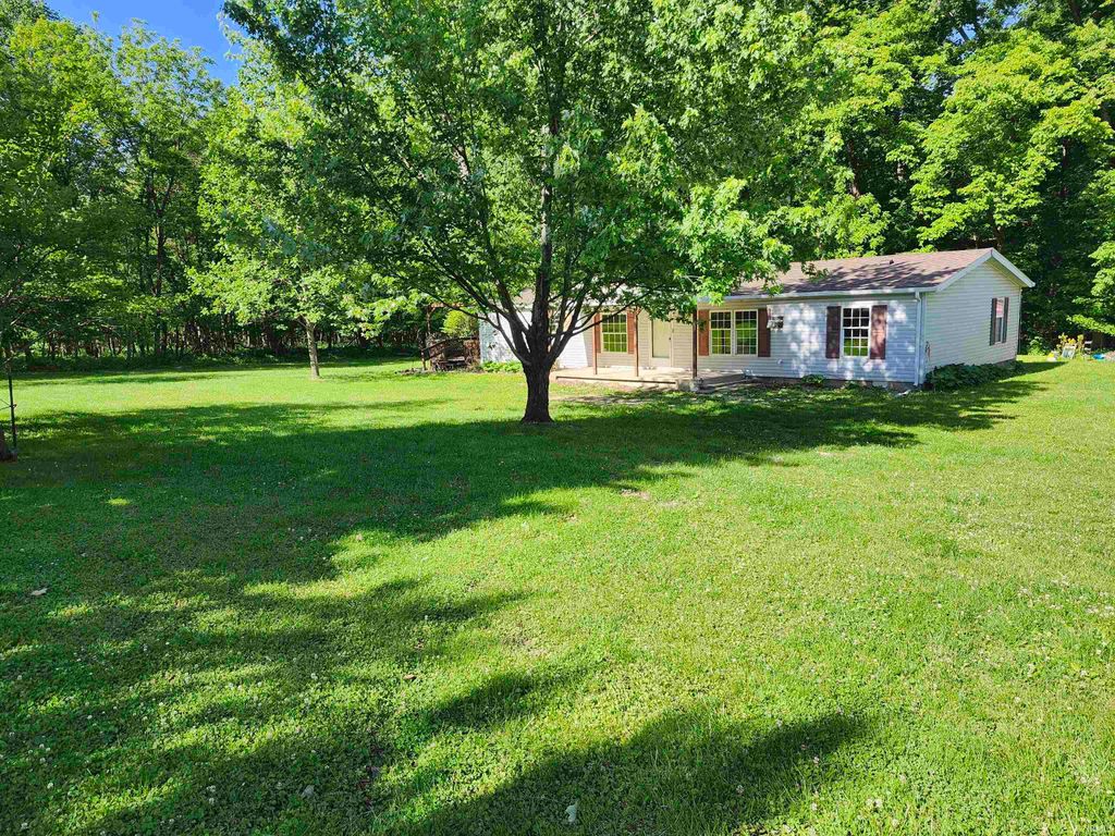 Photo of 3113 N 550 W Road, Sullivan, IN 47882 (MLS # 202619128)