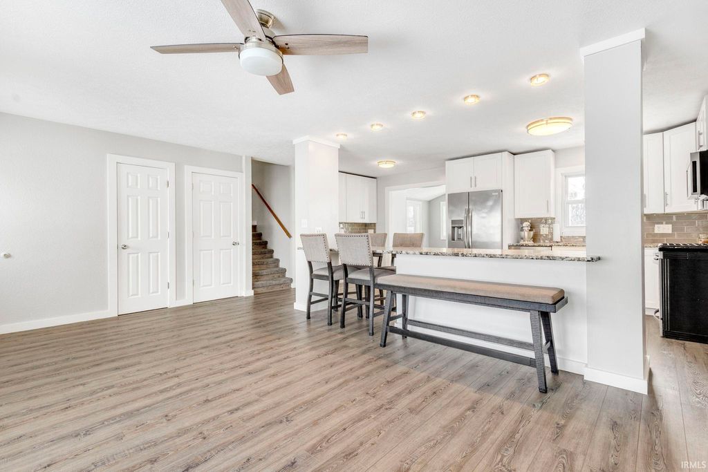 Photo of 27424 Lamplighter Ln Ln, Elkhart, IN 46514 (MLS # 202547990)