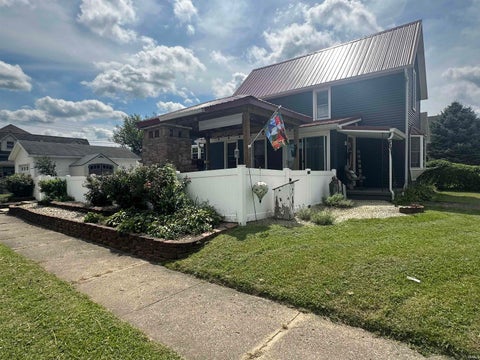 Photo of 603 W 3Rd Street, Peru, IN 46970 (MLS # 202633747)