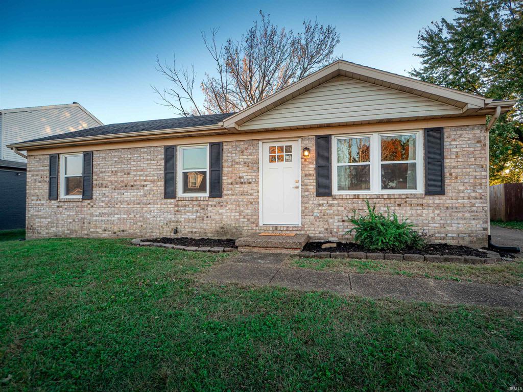 Photo of 4213 Hunters Trace, Evansville, IN 47715 (MLS # 202549236)