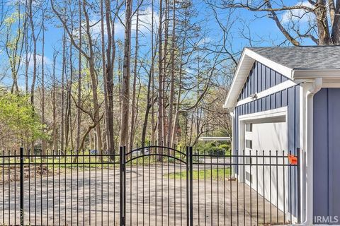 Tiny photo for 2715 E Bluff Court, Bloomington, IN 47401 (MLS # 202618617)