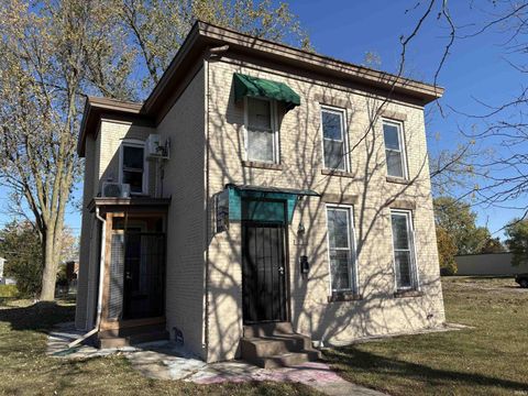 Photo of 613 E Lewis Street, Fort Wayne, IN 46802 (MLS # 202544114) Photo of 613 E Lewis Street, Fort Wayne, IN 46802 (MLS # 202544114)