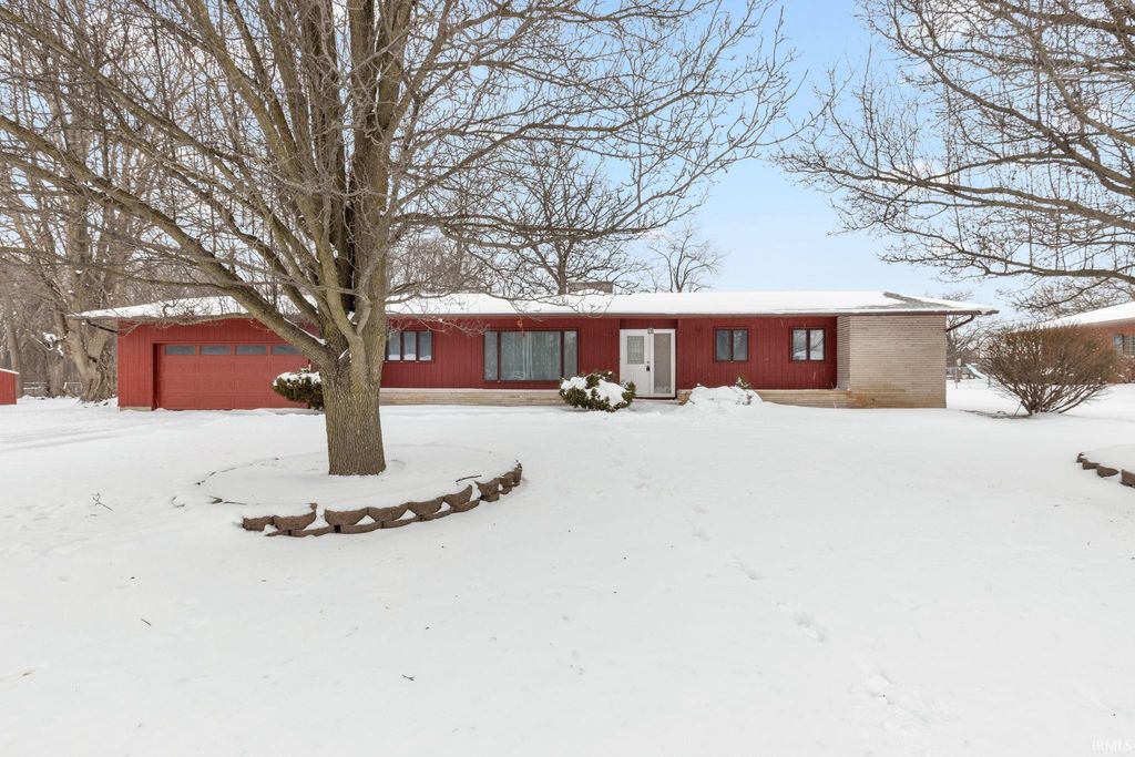 Photo of 59147 Wilray Drive, Elkhart, IN 46517 (MLS # 202548169)