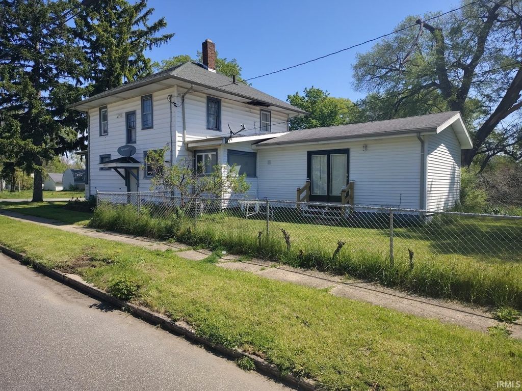 Photo of 1002 E Bowman Street, South Bend, IN 46613 (MLS # 202617382)