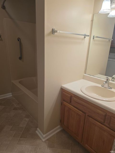 Tiny photo for 1106 S Graywell Drive, Bloomington, IN 47401 (MLS # 202548871)