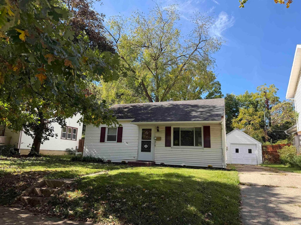 Photo of 2309 Westbrook Drive, Fort Wayne, IN 46805 (MLS # 202641817)