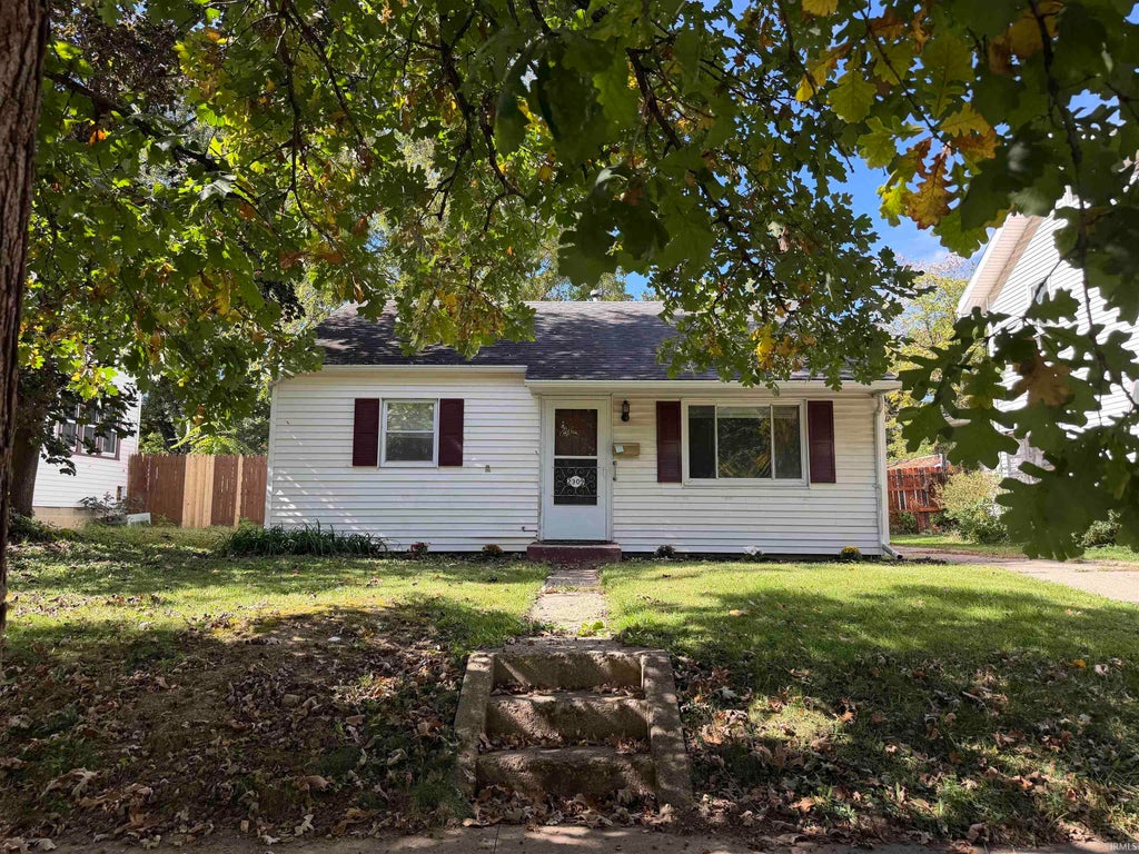 Photo of 2309 Westbrook Drive, Fort Wayne, IN 46805 (MLS # 202641817)