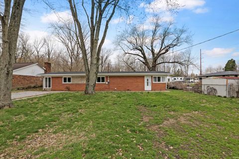 Photo of 5833 Lenbeck Road, Newburgh, IN 47630 (MLS # 202608626)