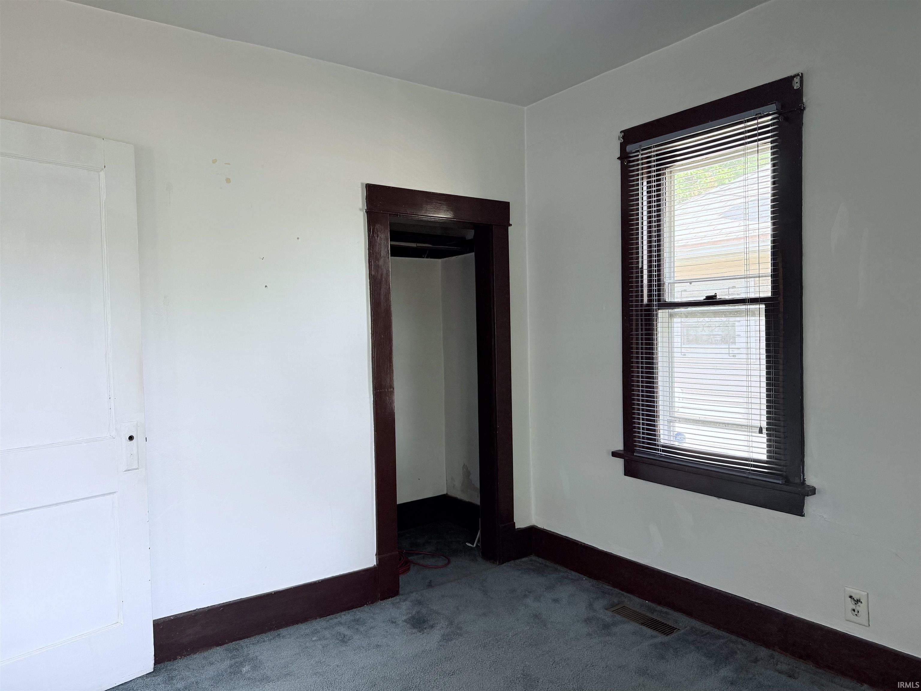 Elkhart, Indiana 46516, United States, 2 Bedrooms Bedrooms, ,1 BathroomBathrooms,Residential,Pending,131309