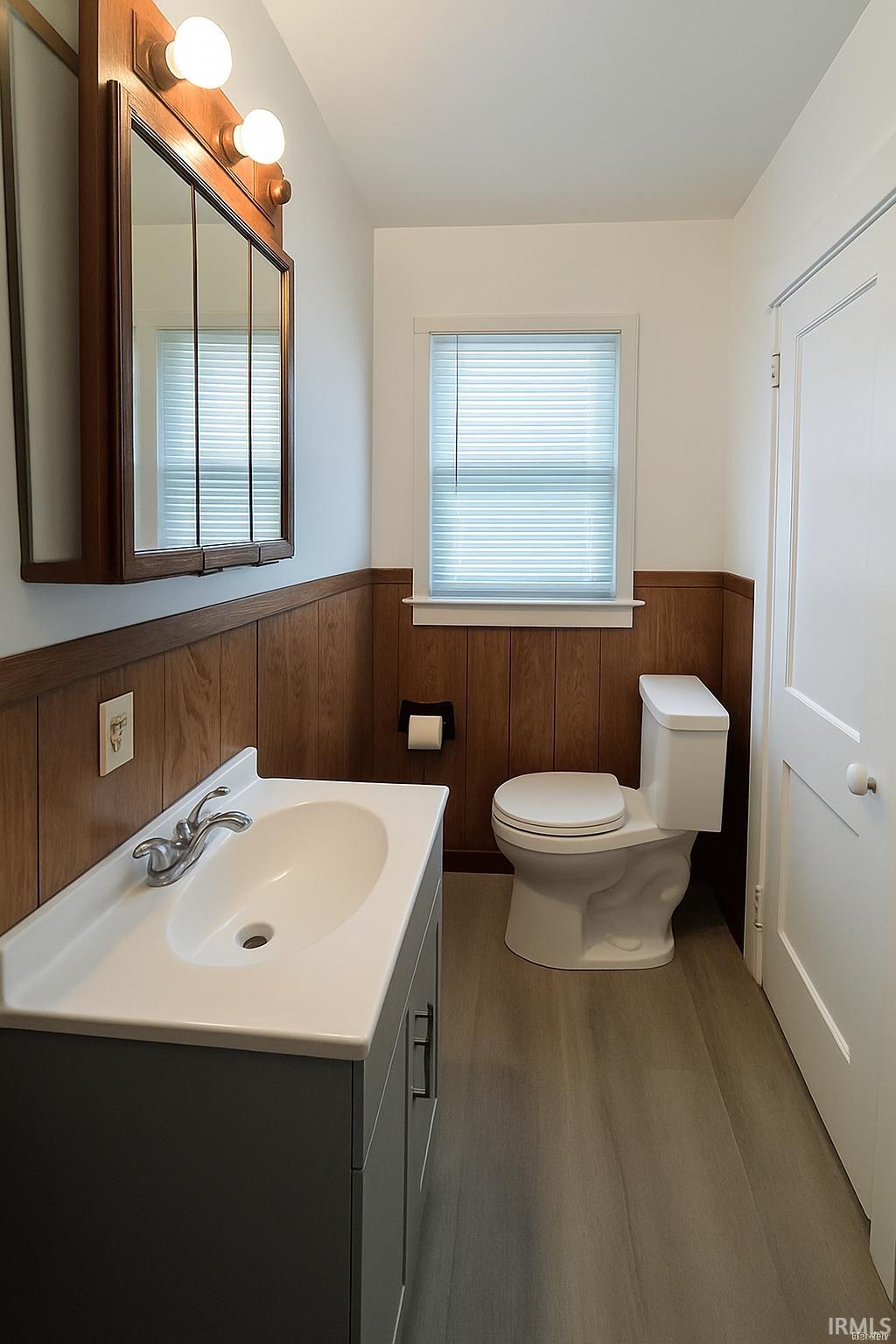 Elkhart, Indiana 46516, United States, 2 Bedrooms Bedrooms, ,1 BathroomBathrooms,Residential,Pending,131309