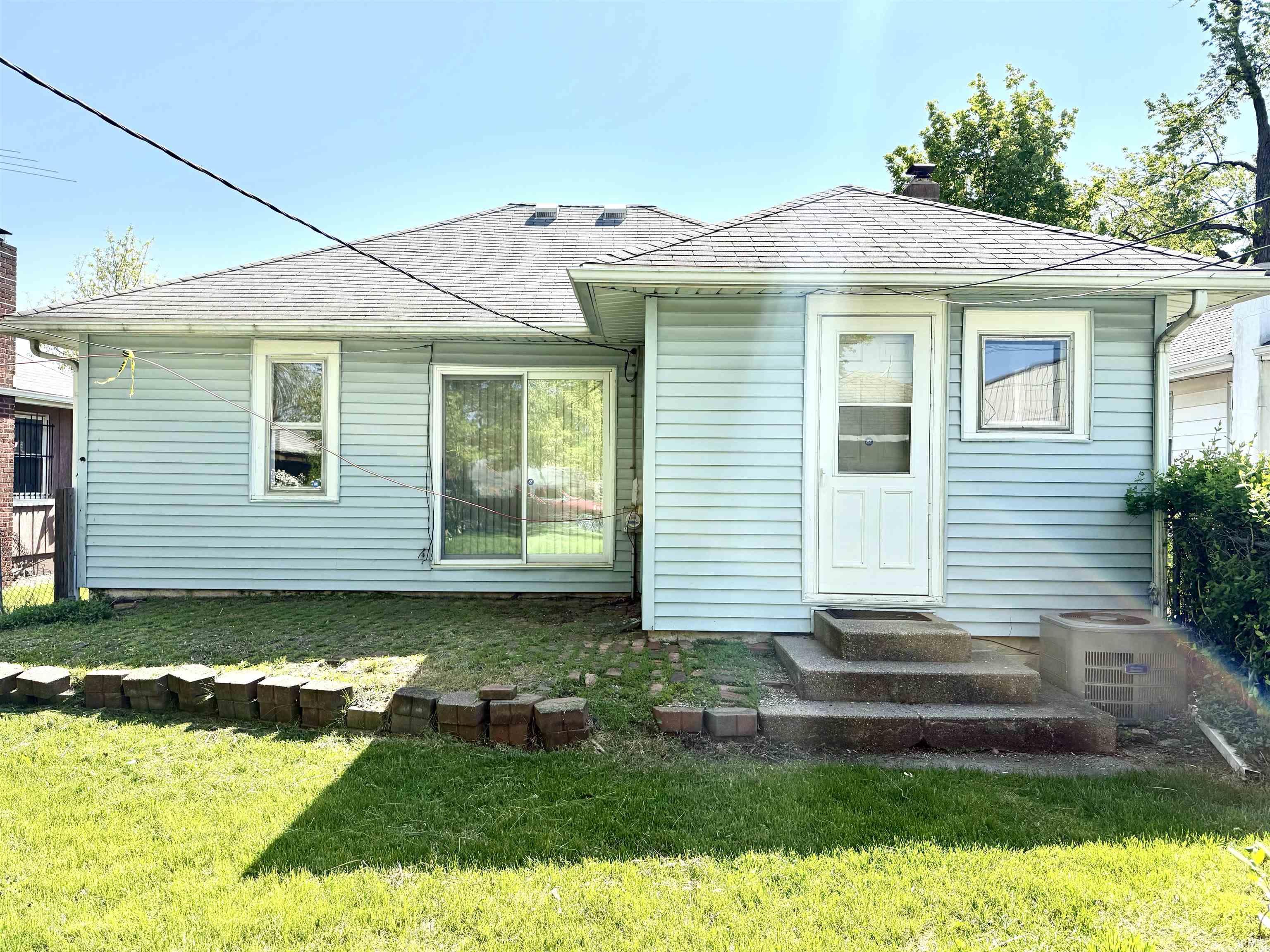 Elkhart, Indiana 46516, United States, 2 Bedrooms Bedrooms, ,1 BathroomBathrooms,Residential,Pending,131309