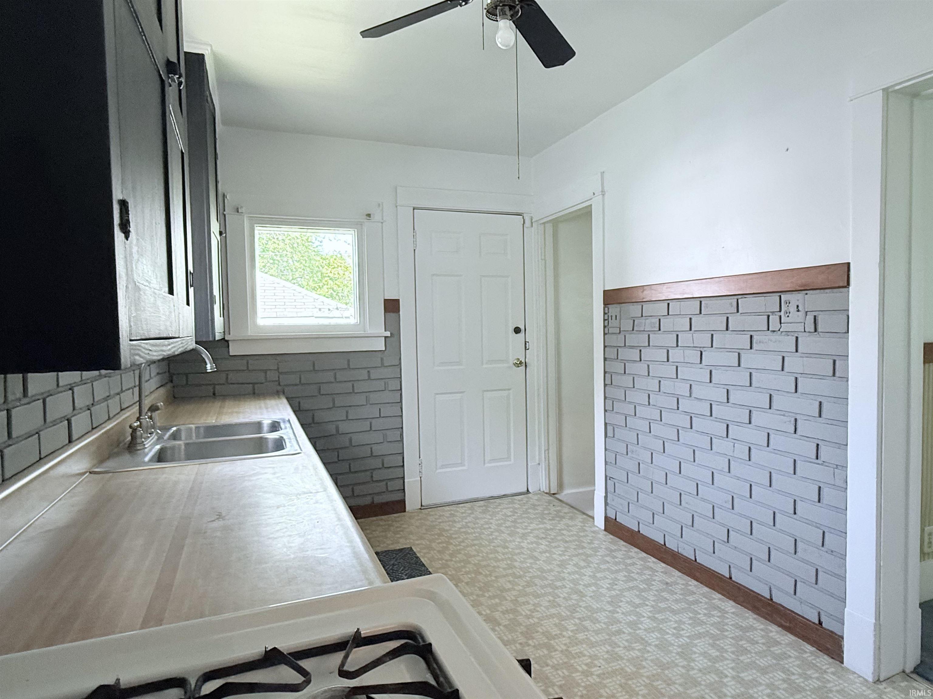 Elkhart, Indiana 46516, United States, 2 Bedrooms Bedrooms, ,1 BathroomBathrooms,Residential,Pending,131309