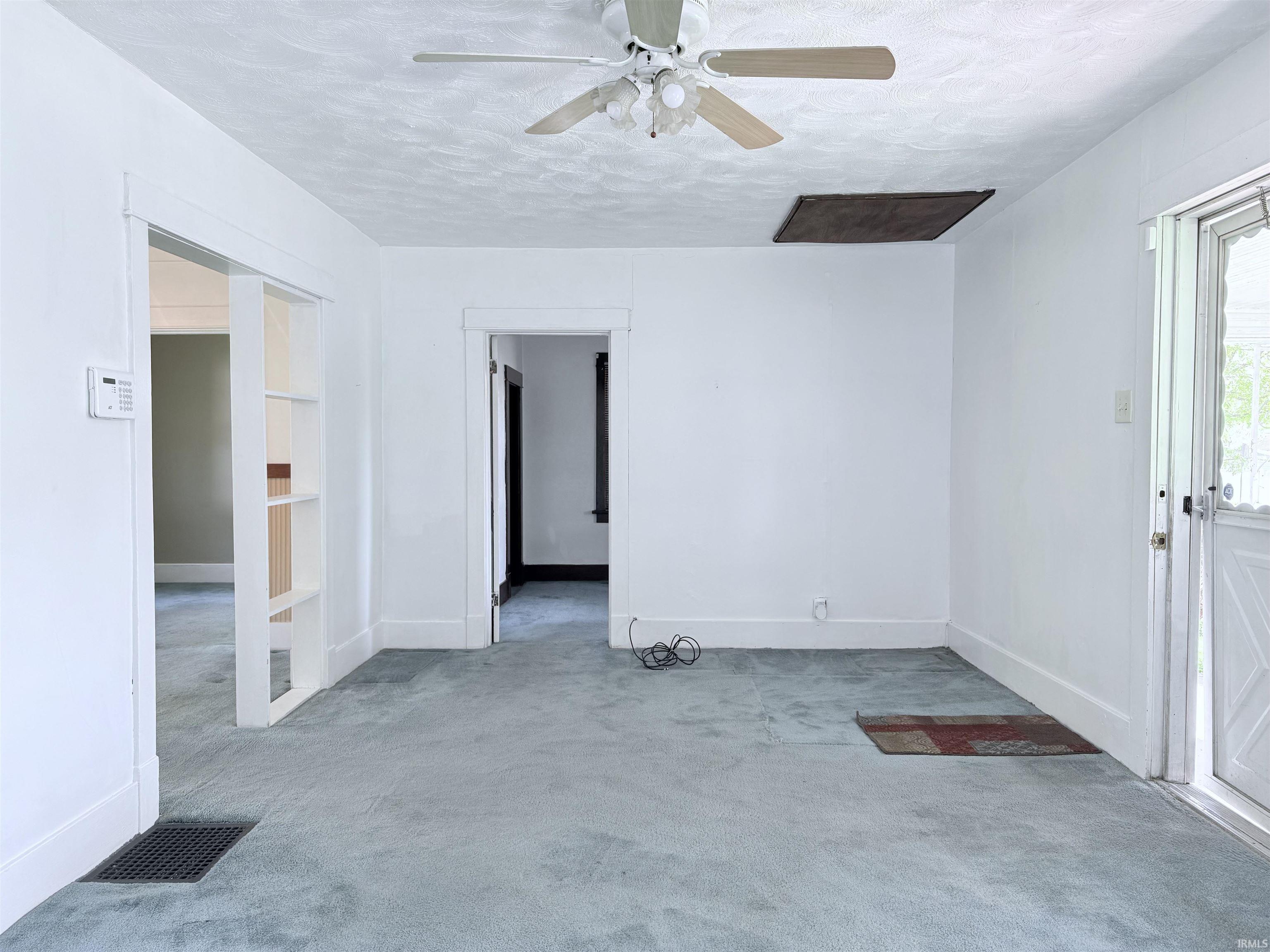 Elkhart, Indiana 46516, United States, 2 Bedrooms Bedrooms, ,1 BathroomBathrooms,Residential,Pending,131309