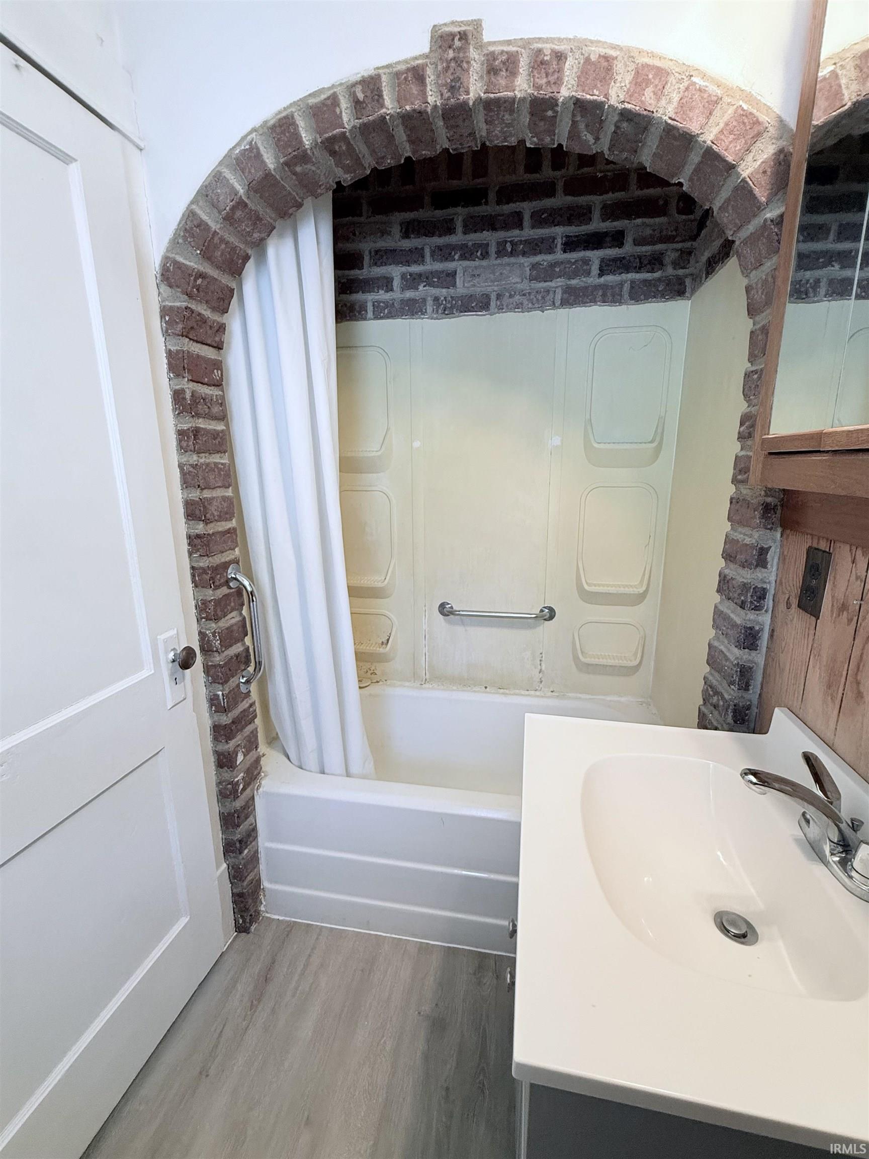 Elkhart, Indiana 46516, United States, 2 Bedrooms Bedrooms, ,1 BathroomBathrooms,Residential,Pending,131309