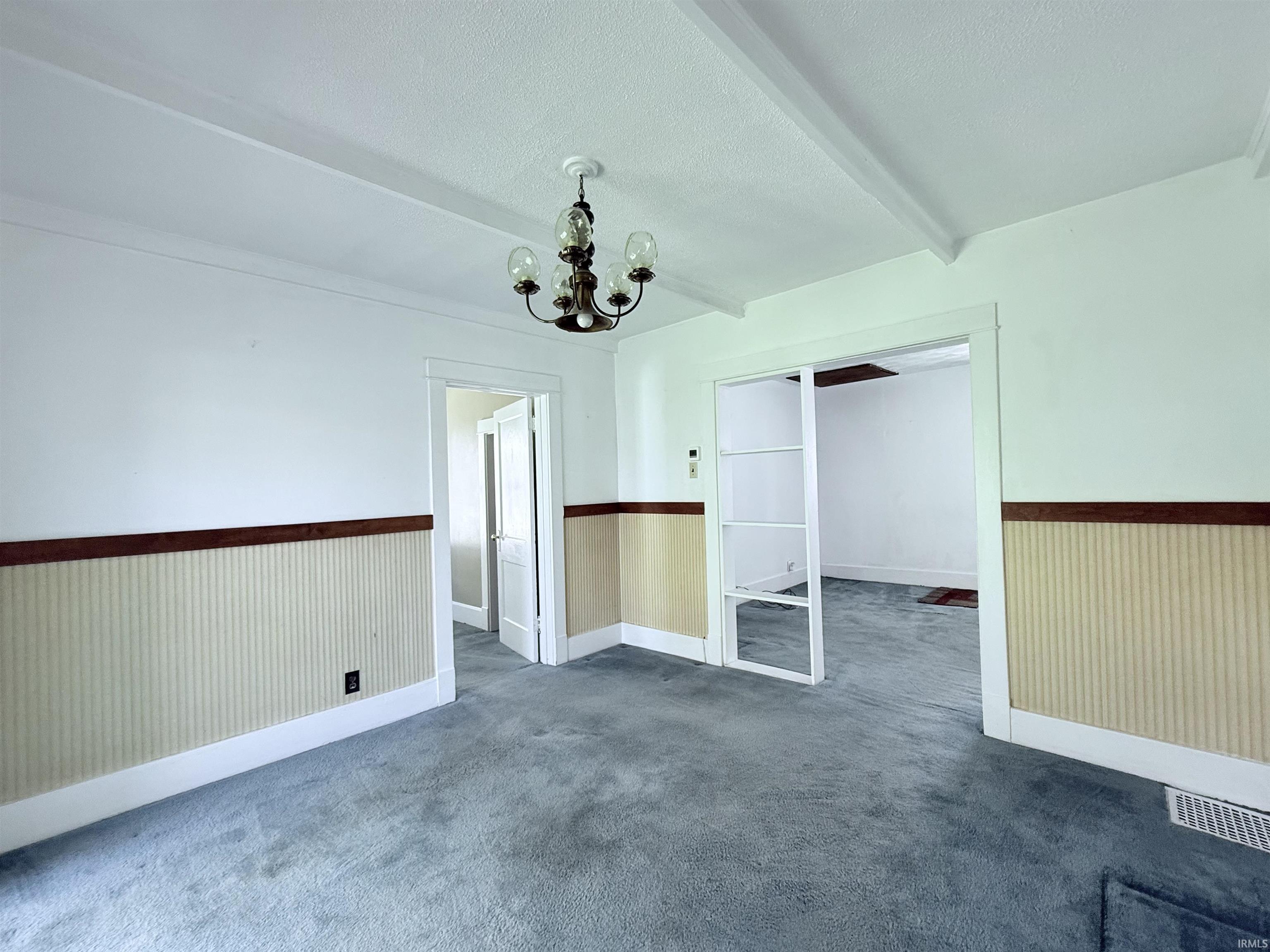 Elkhart, Indiana 46516, United States, 2 Bedrooms Bedrooms, ,1 BathroomBathrooms,Residential,Pending,131309