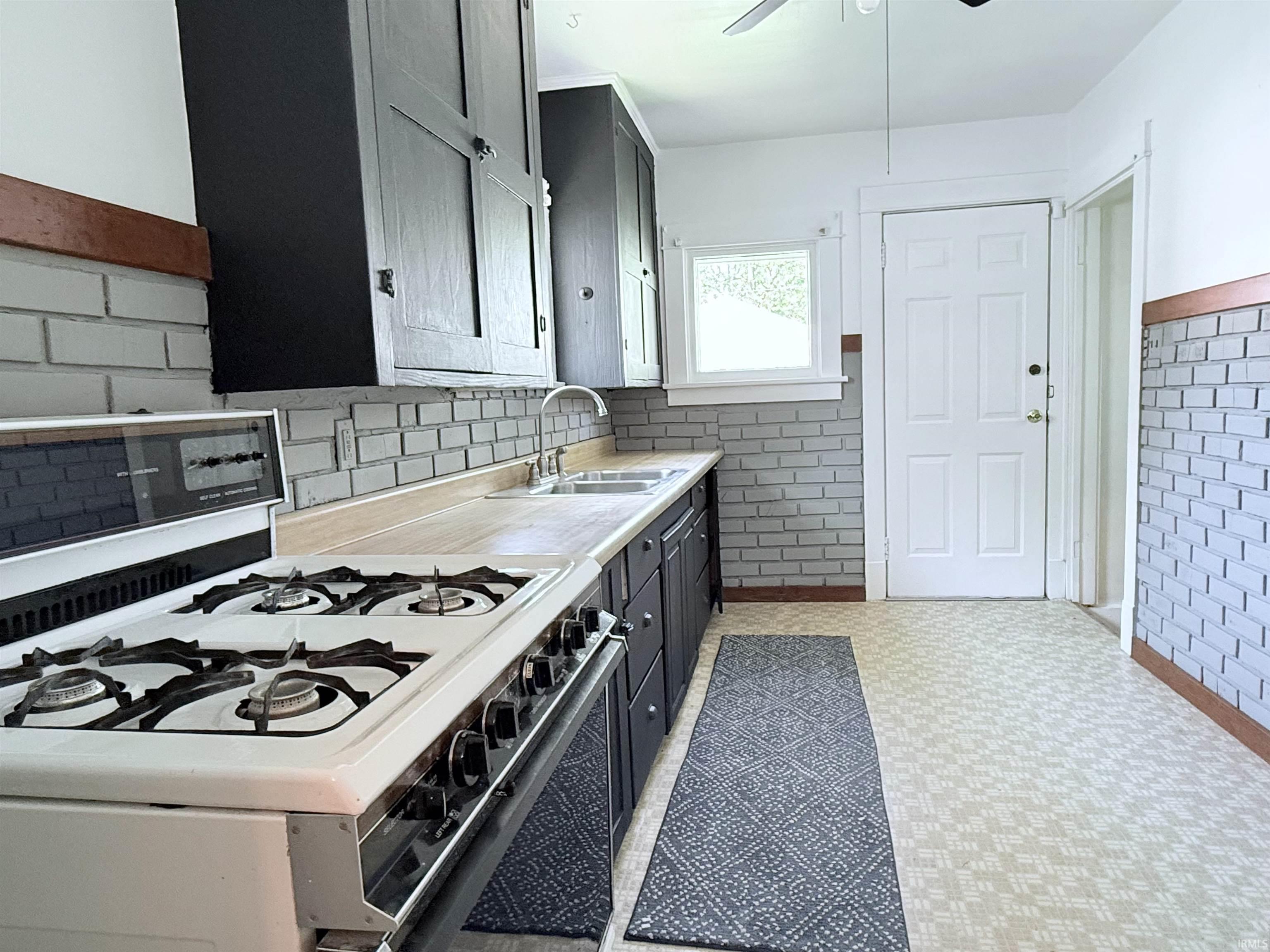 Elkhart, Indiana 46516, United States, 2 Bedrooms Bedrooms, ,1 BathroomBathrooms,Residential,Pending,131309