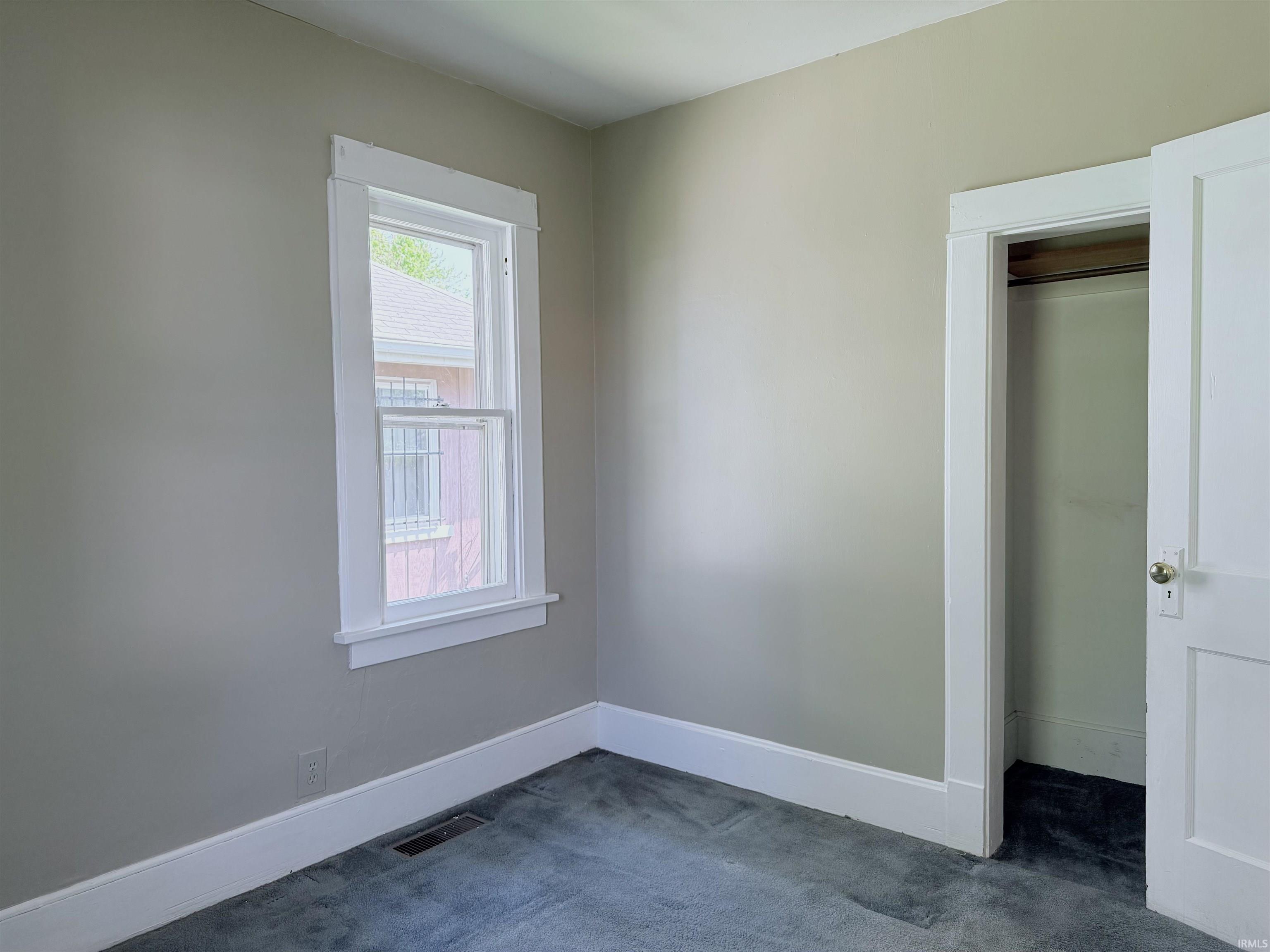 Elkhart, Indiana 46516, United States, 2 Bedrooms Bedrooms, ,1 BathroomBathrooms,Residential,Pending,131309