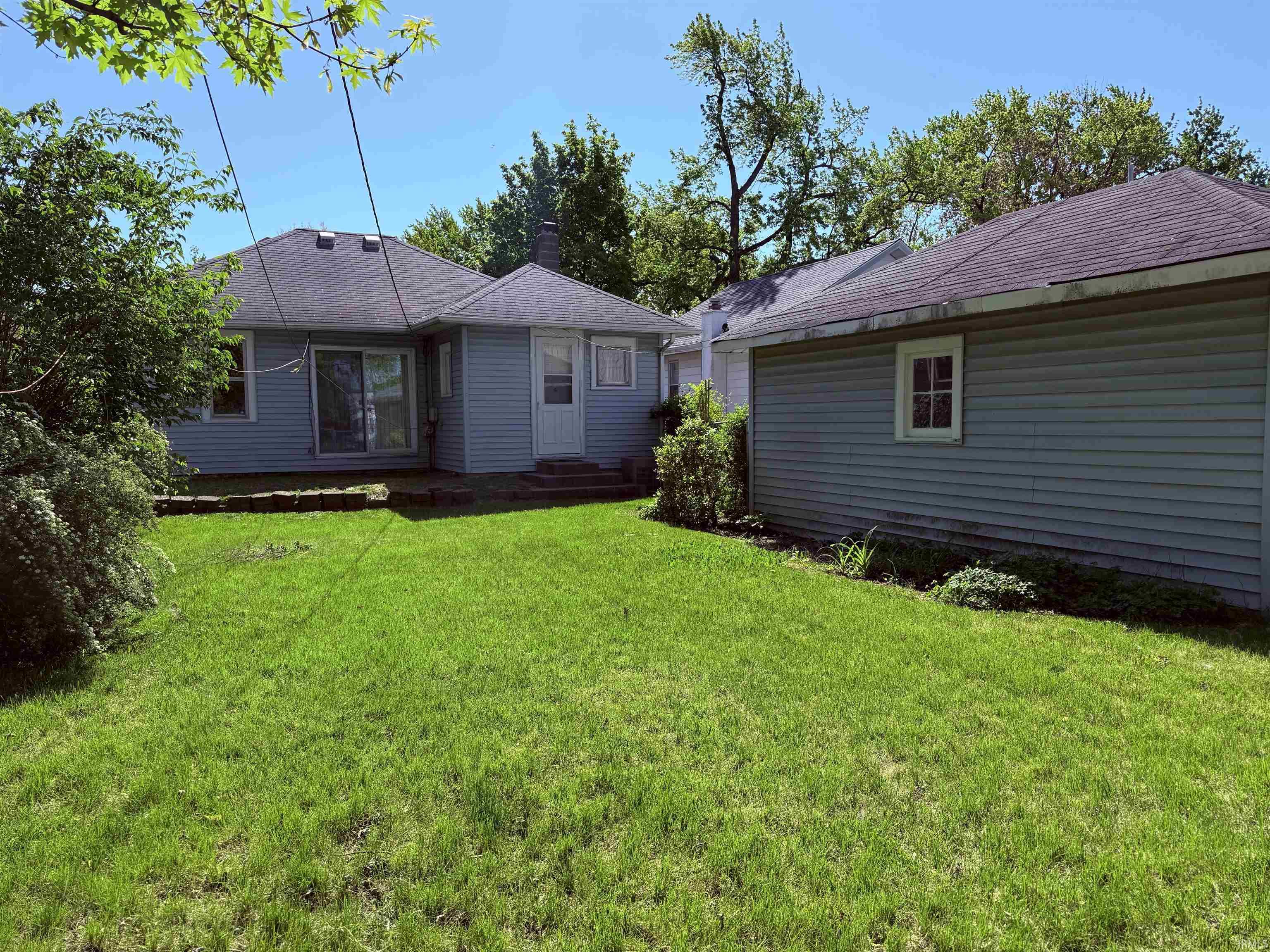 Elkhart, Indiana 46516, United States, 2 Bedrooms Bedrooms, ,1 BathroomBathrooms,Residential,Pending,131309