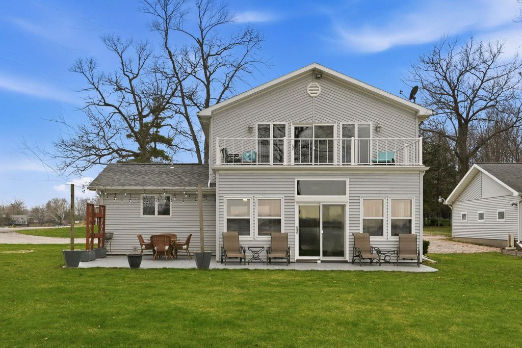 Photo of 6055 N 190 W, Howe, IN 46746 (MLS # 202610996)