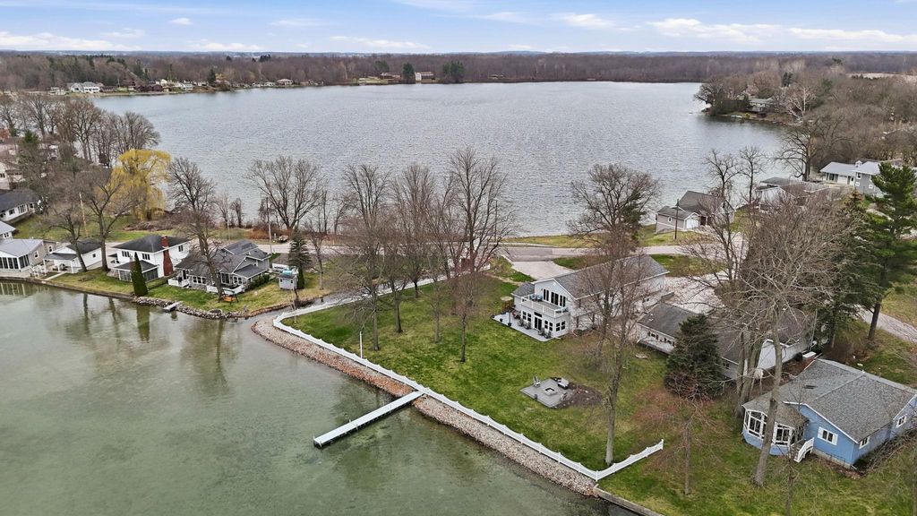 Photo of 6055 N 190 W, Howe, IN 46746 (MLS # 202610996)