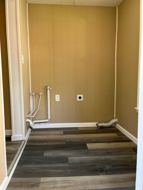 Tiny photo for 305 N Jackson Street, Huntingburg, IN 47542 (MLS # 202541353)