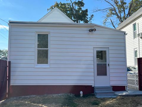 Tiny photo for 305 N Jackson Street, Huntingburg, IN 47542 (MLS # 202541353)