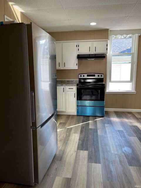 Tiny photo for 305 N Jackson Street, Huntingburg, IN 47542 (MLS # 202541353)