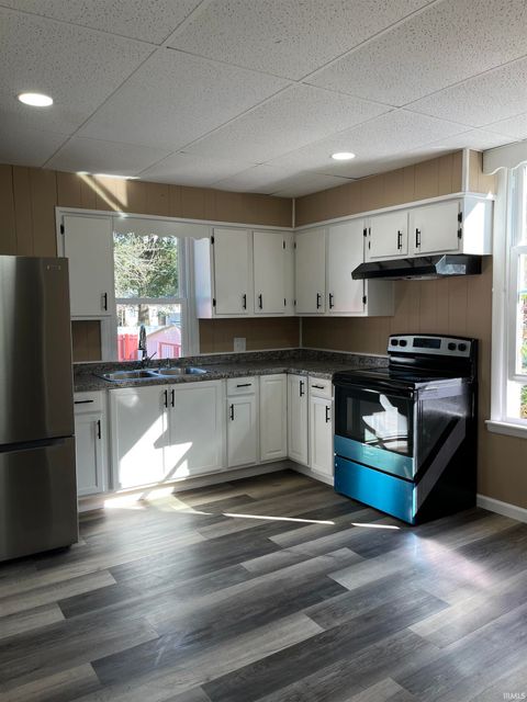 Tiny photo for 305 N Jackson Street, Huntingburg, IN 47542 (MLS # 202541353)