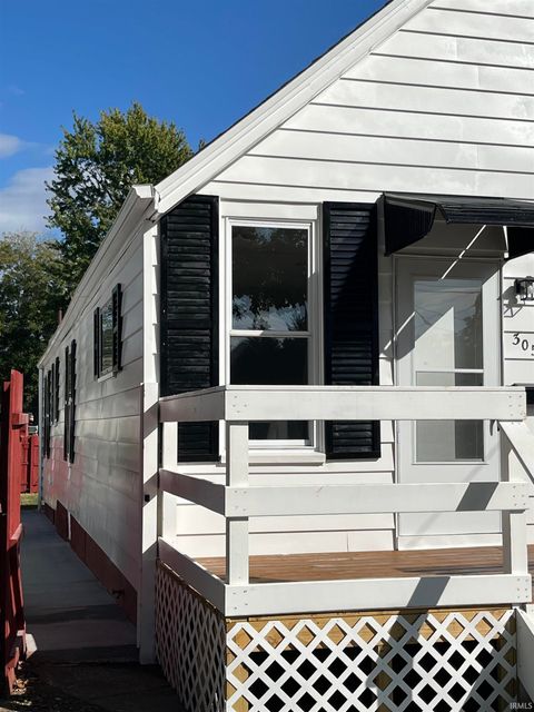 Tiny photo for 305 N Jackson Street, Huntingburg, IN 47542 (MLS # 202541353)