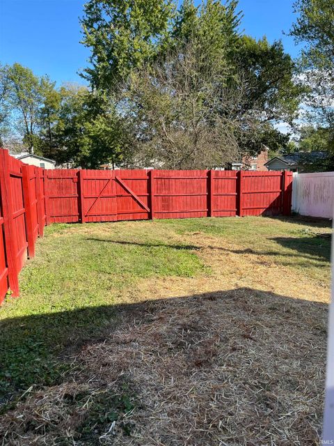 Tiny photo for 305 N Jackson Street, Huntingburg, IN 47542 (MLS # 202541353)