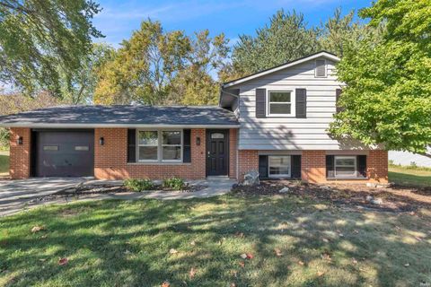 Photo of 6418 Melville Drive, Fort Wayne, IN 46816 (MLS # 202541114)
