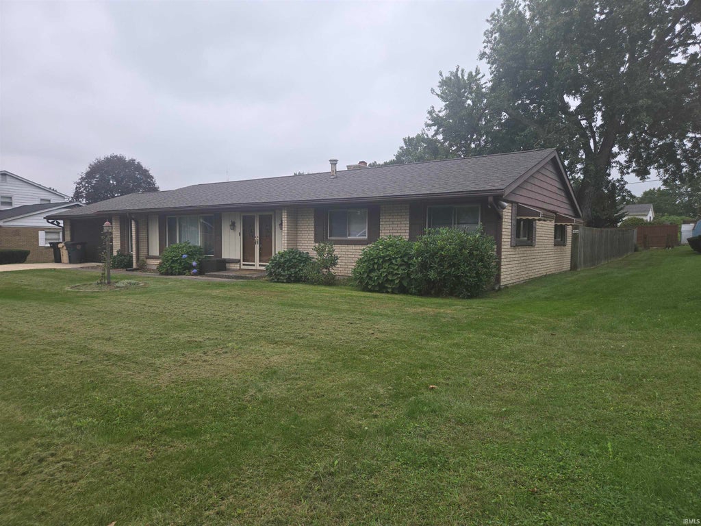 Photo of 1326 Roelke Drive, South Bend, IN 46614 (MLS # 202639461)