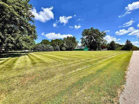 Photo of 2572 W Ridge Road, Peru, IN 46970 (MLS # 202423453)