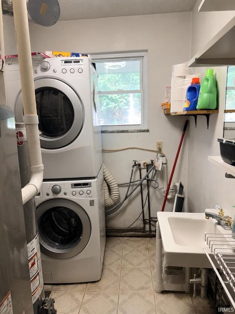 Tiny photo for 2225 W Sycamore Street, Kokomo, IN 46901 (MLS # 202624984)