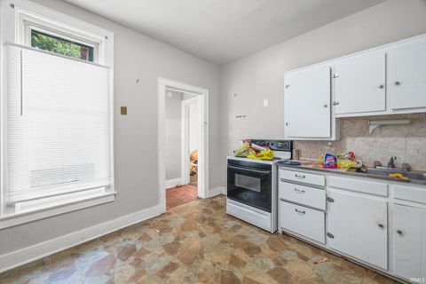 Tiny photo for 720 S Union Street, Kokomo, IN 46901 (MLS # 202539034)