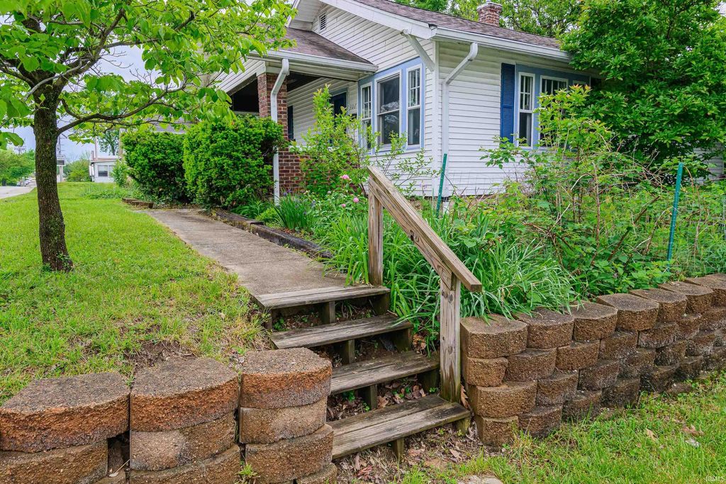 Photo of 306 E Hillside Drive, Bloomington, IN 47401 (MLS # 202616078)