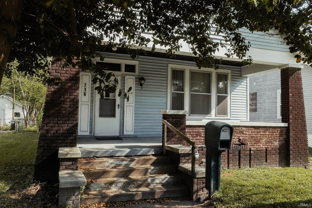 Photo of 716 Waggoner Avenue, Evansville, IN 47713 (MLS # 202613187)