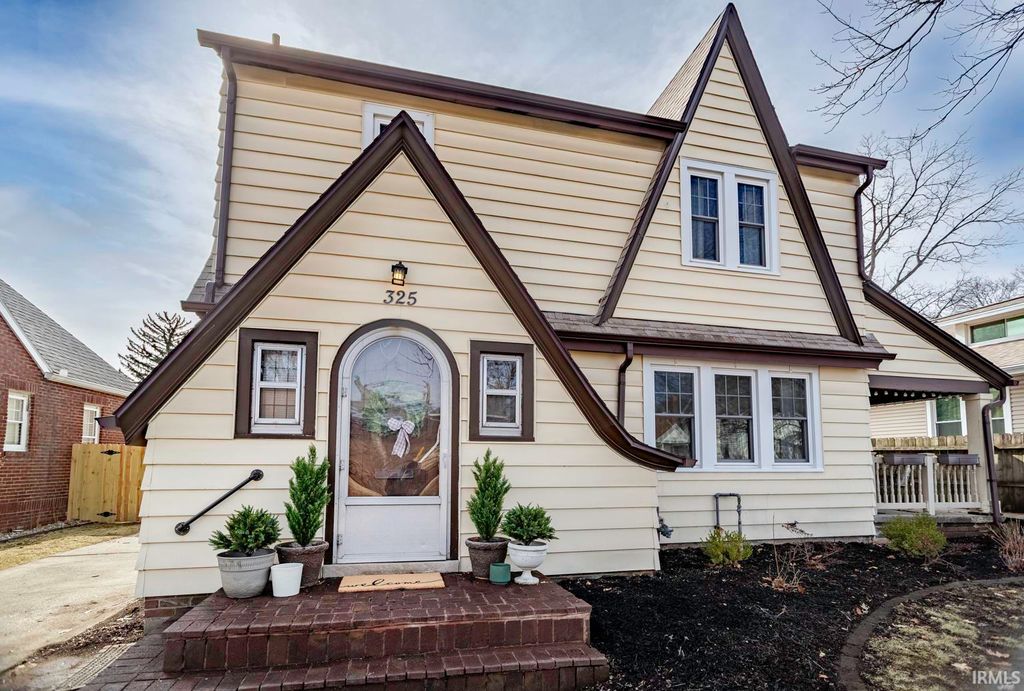 Photo of 325 W Oak Street, West Lafayette, IN 47906 (MLS # 202605044)